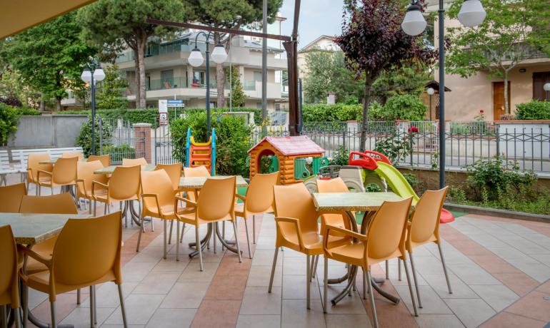 hotellevante.unionhotels en special-offer-early-booking-at-beach-hotel-in-pinarella-di-cervia 017